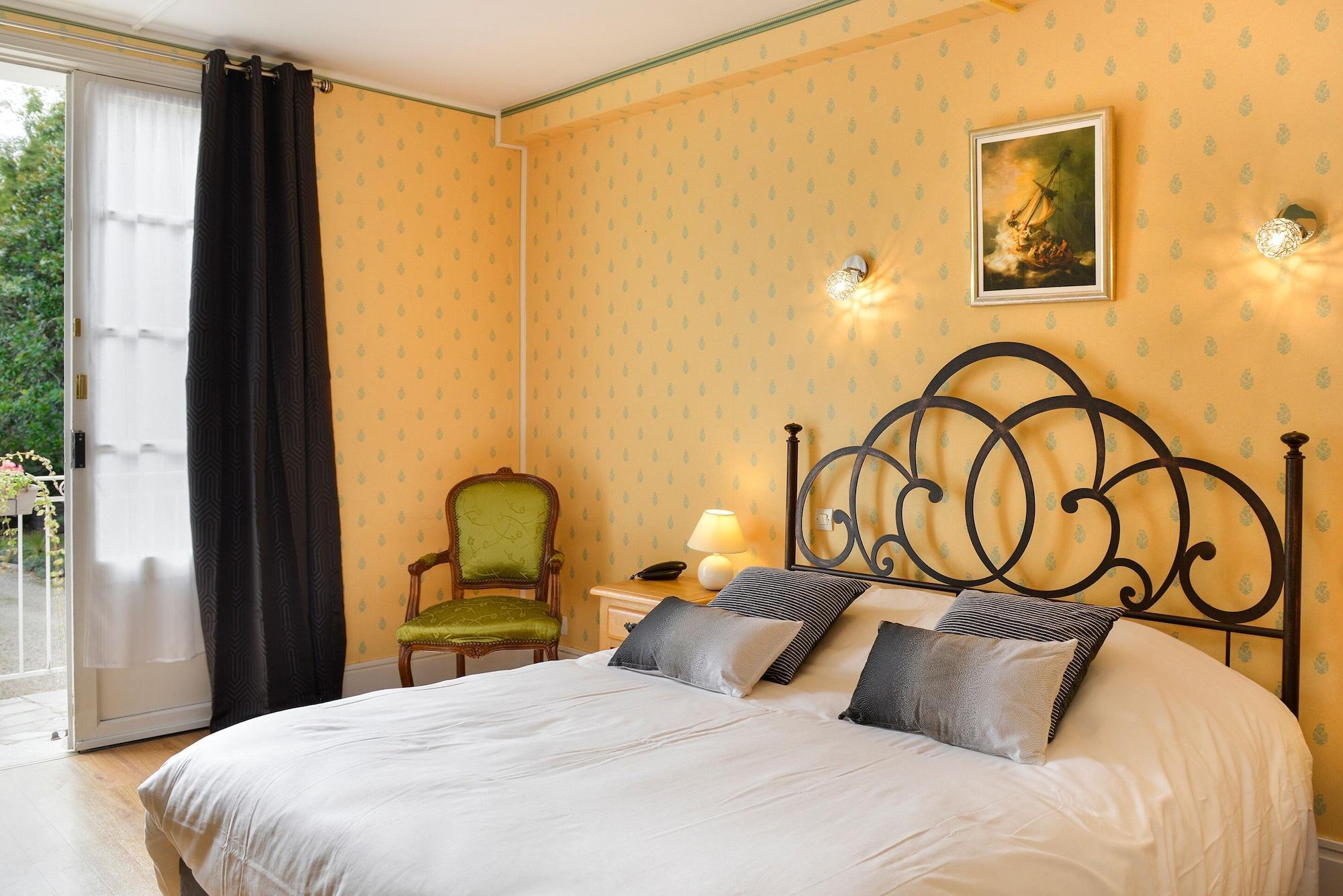 Logis Manoir De La Giraudiere Beaumont-en-Véron Exteriér fotografie