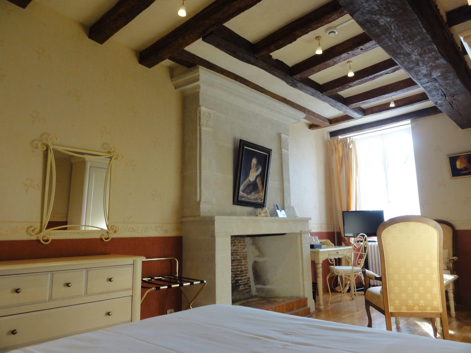 Logis Manoir De La Giraudiere Beaumont-en-Véron Exteriér fotografie