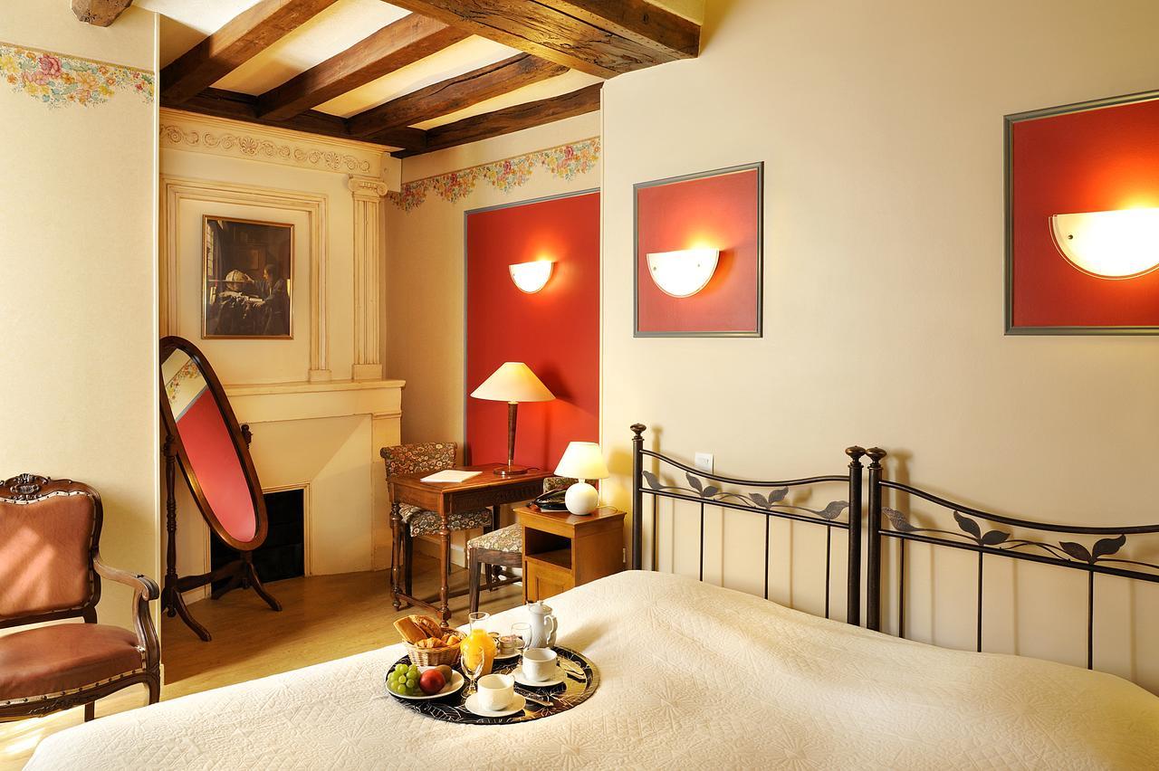 Logis Manoir De La Giraudiere Beaumont-en-Véron Exteriér fotografie