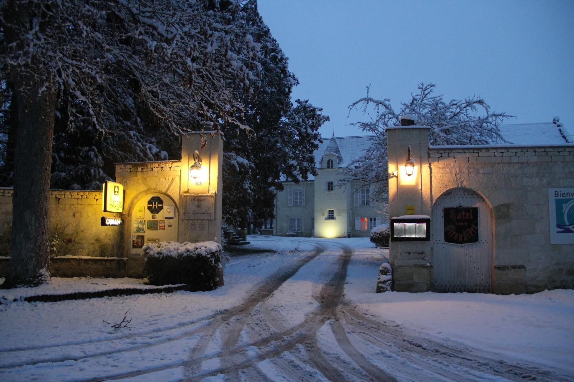 Logis Manoir De La Giraudiere Beaumont-en-Véron Exteriér fotografie