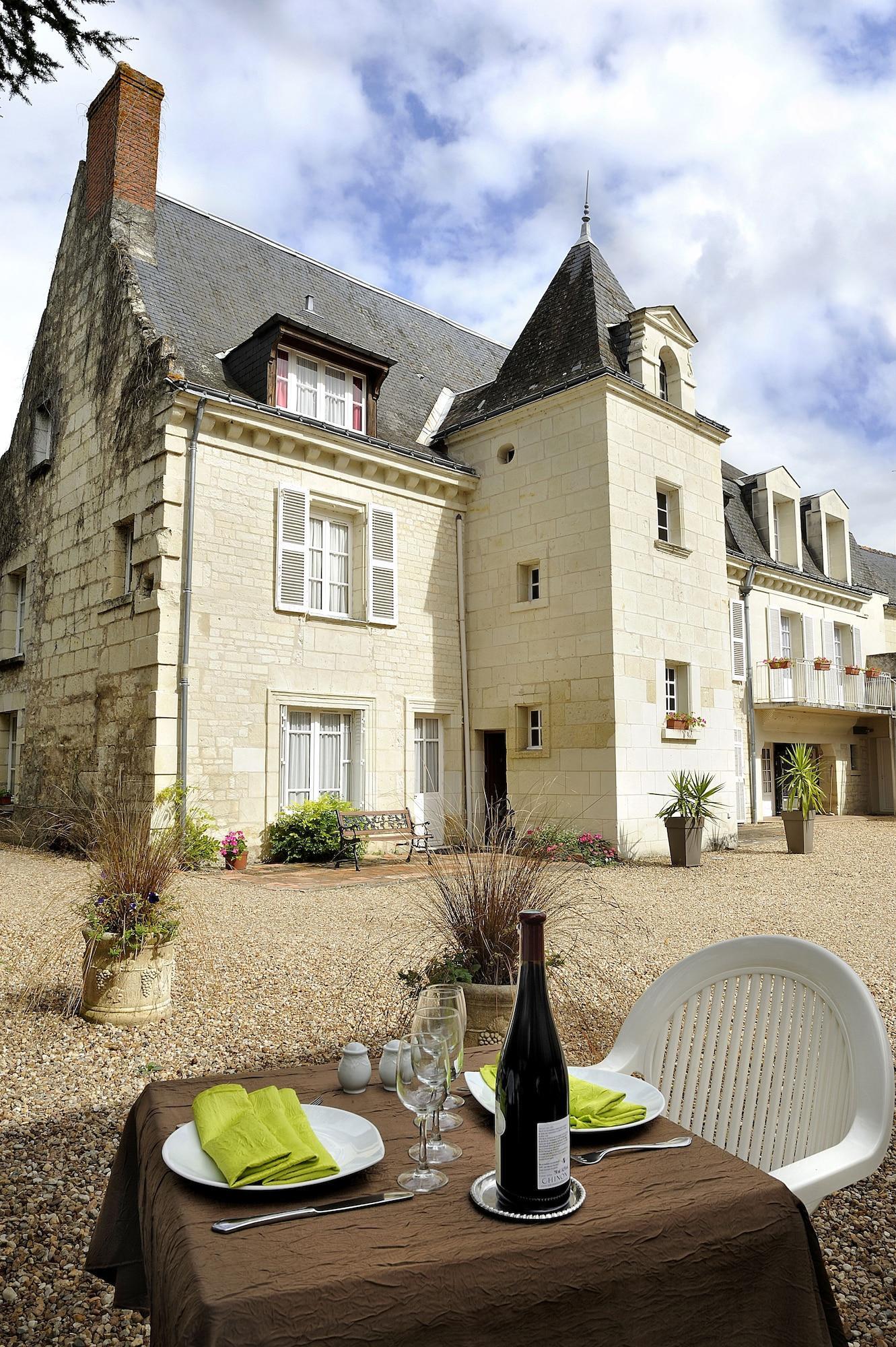 Logis Manoir De La Giraudiere Beaumont-en-Véron Exteriér fotografie