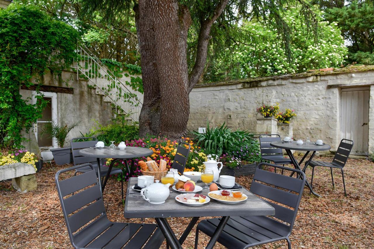 Logis Manoir De La Giraudiere Beaumont-en-Véron Exteriér fotografie