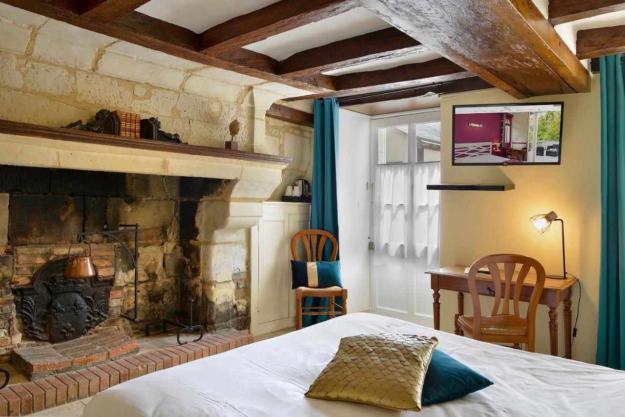 Logis Manoir De La Giraudiere Beaumont-en-Véron Exteriér fotografie