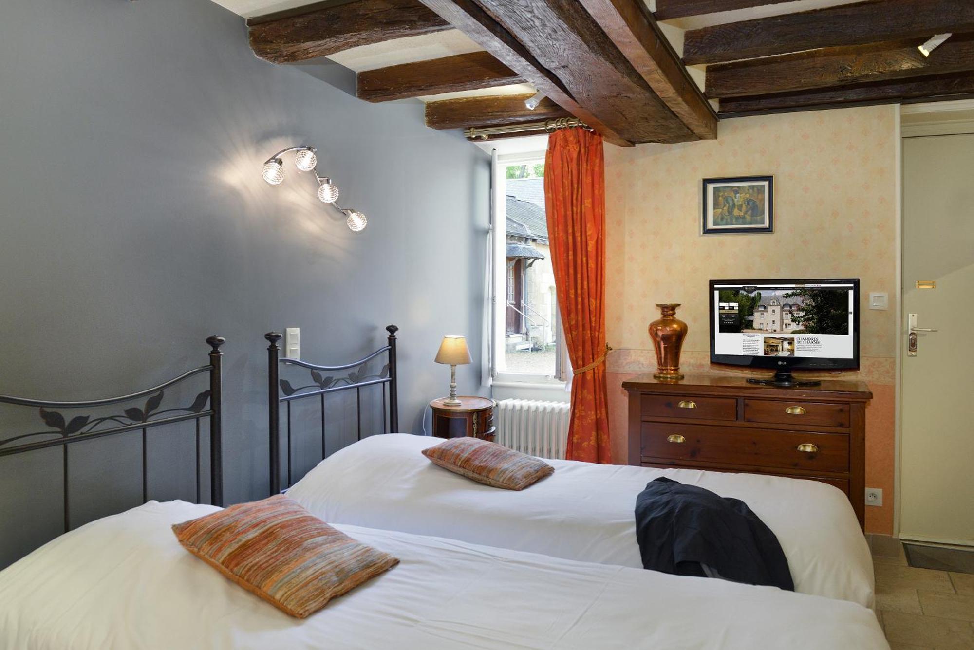Logis Manoir De La Giraudiere Beaumont-en-Véron Exteriér fotografie