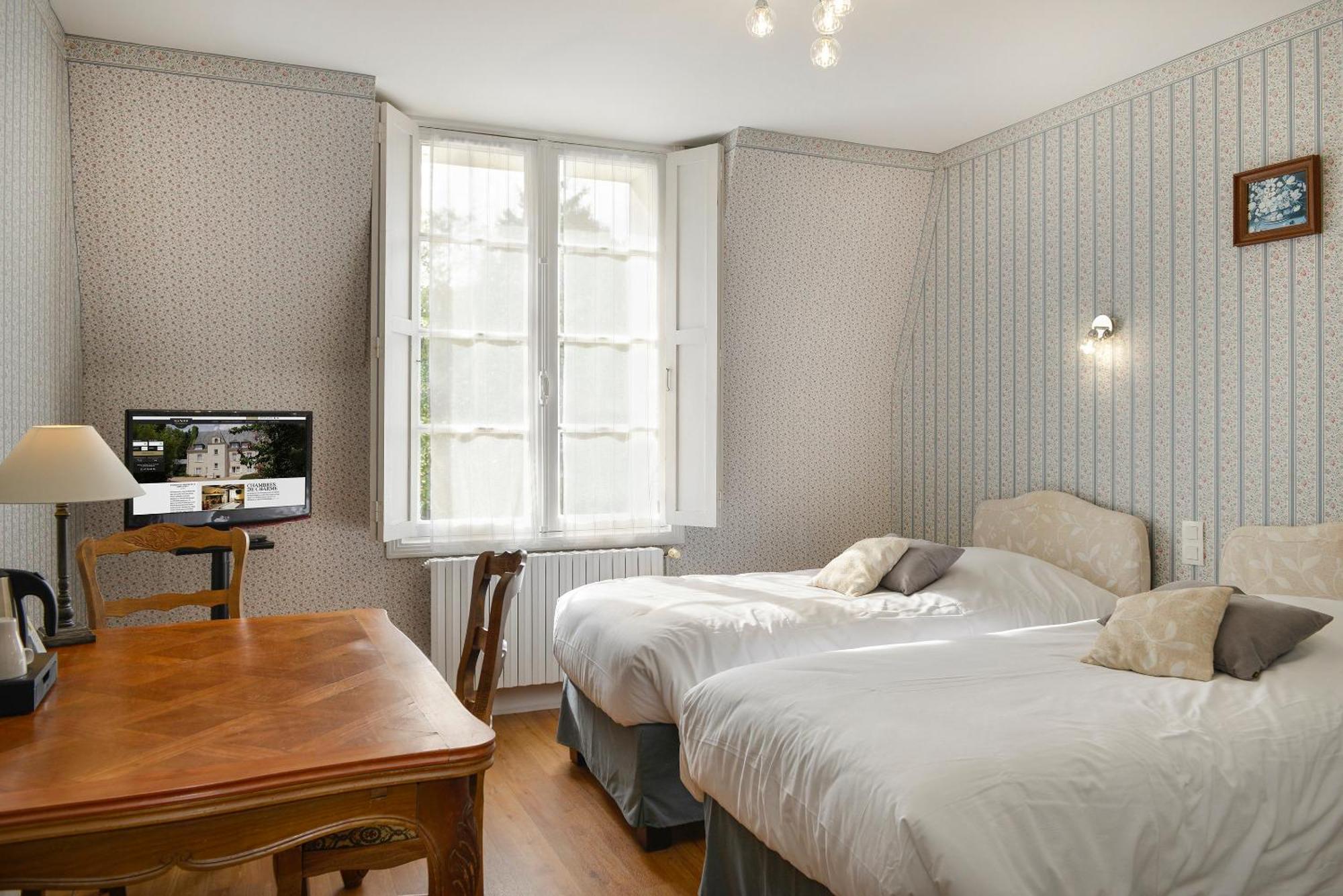 Logis Manoir De La Giraudiere Beaumont-en-Véron Exteriér fotografie